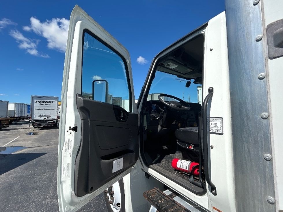 Medium Duty Box Truck-Light and Medium Duty Trucks-International-2022-MV607-Orlando-FL-223,415\n\t\tmiles-$ 49,500 - Image 15
