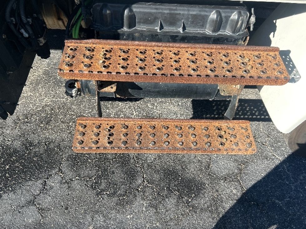 Medium Duty Box Truck-Light and Medium Duty Trucks-International-2022-MV607-Orlando-FL-223,415\n\t\tmiles-$ 49,500 - Image 29