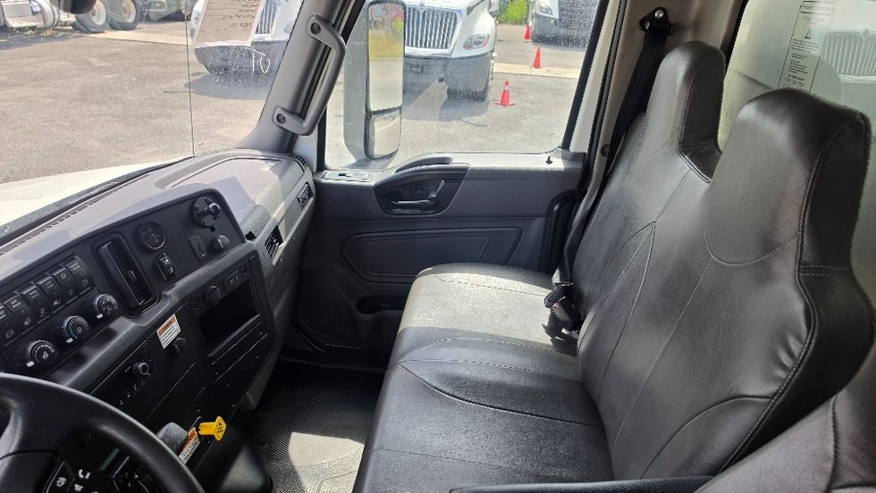 Medium Duty Box Truck-Light and Medium Duty Trucks-International-2022-MV607-Orlando-FL-234,126\n\t\tmiles-$ 44,000 - Image 18