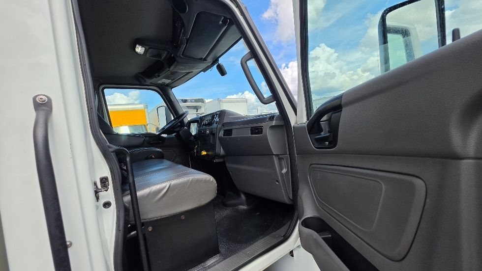 Medium Duty Box Truck-Light and Medium Duty Trucks-International-2022-MV607-Orlando-FL-234,126\n\t\tmiles-$ 44,000 - Image 19