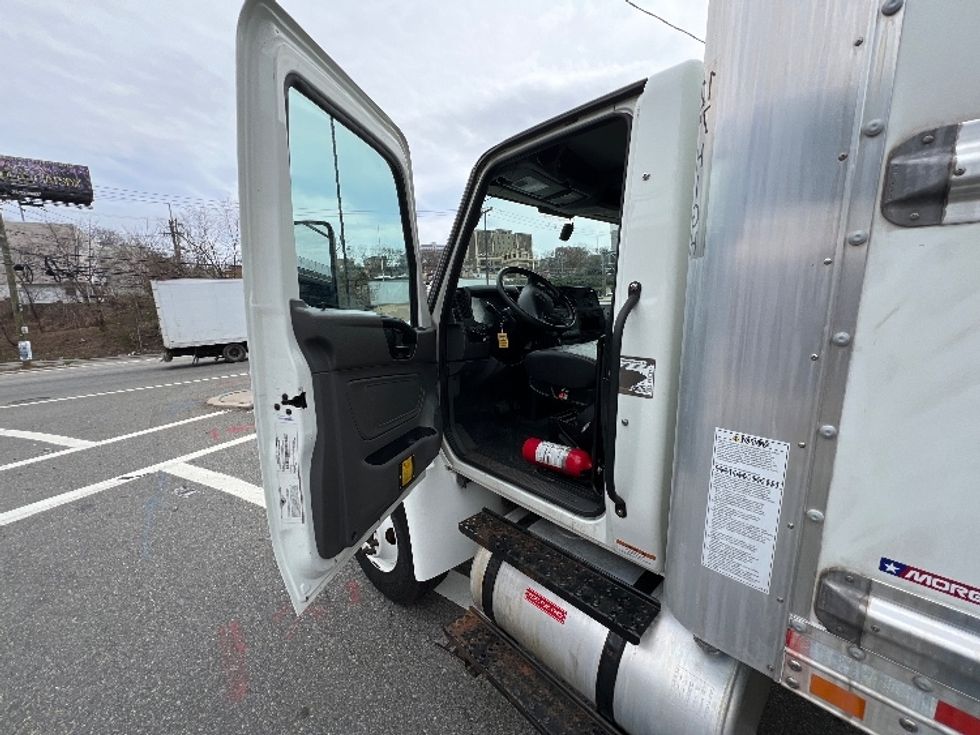 Medium Duty Box Truck-Light and Medium Duty Trucks-International-2022-MV607-Parsippany-NJ-110,113\n\t\tmiles-$ 64,500 - Image 16