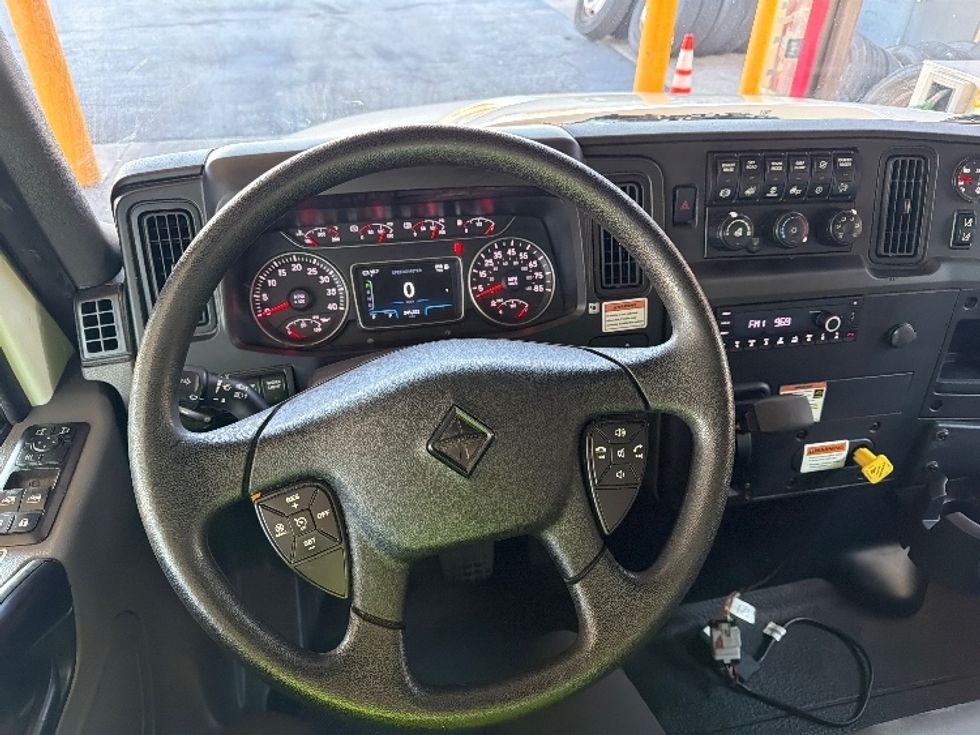 Medium Duty Box Truck-Light and Medium Duty Trucks-International-2022-MV607-Parsippany-NJ-242,011\n\t\tmiles-$ 40,750 - Image 17