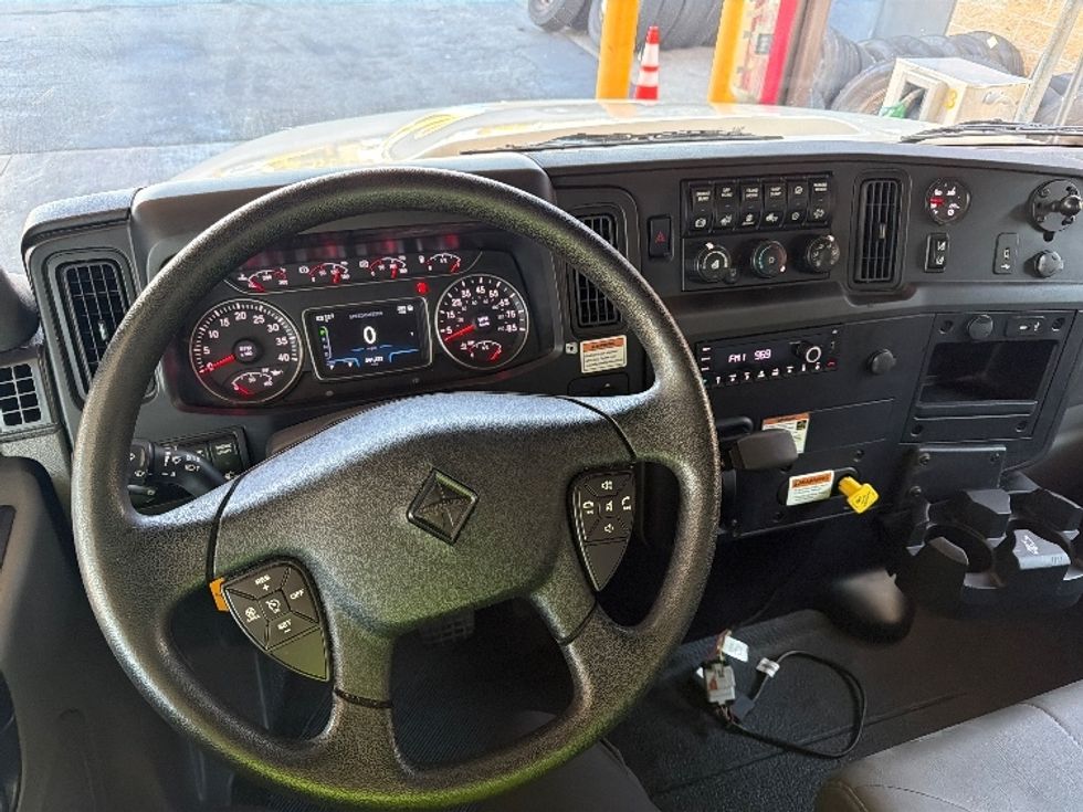 Medium Duty Box Truck-Light and Medium Duty Trucks-International-2022-MV607-Parsippany-NJ-242,011\n\t\tmiles-$ 40,750 - Image 18