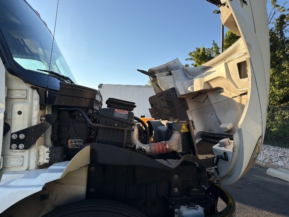 Medium Duty Box Truck-Light and Medium Duty Trucks-International-2022-MV607-Parsippany-NJ-242,011\n\t\tmiles-$ 40,750 - Image 23