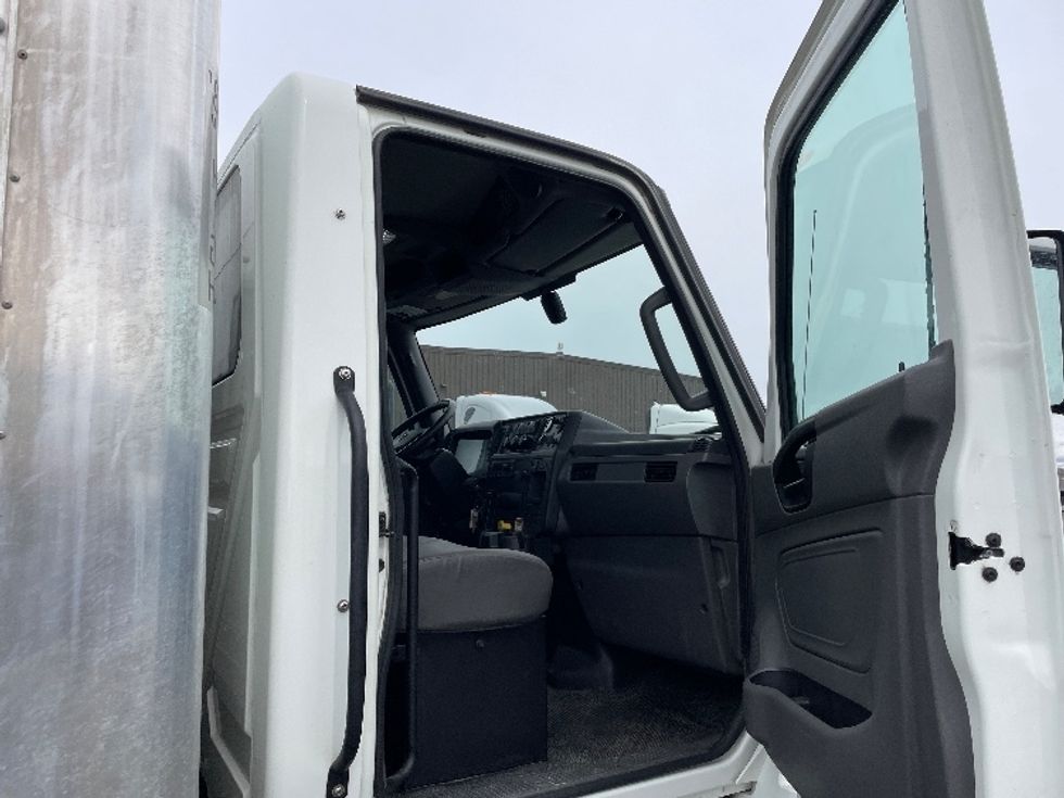 Medium Duty Box Truck-Light and Medium Duty Trucks-International-2022-MV607-Pasco-WA-111,962\n\t\tmiles-$ 73,250 - Image 20