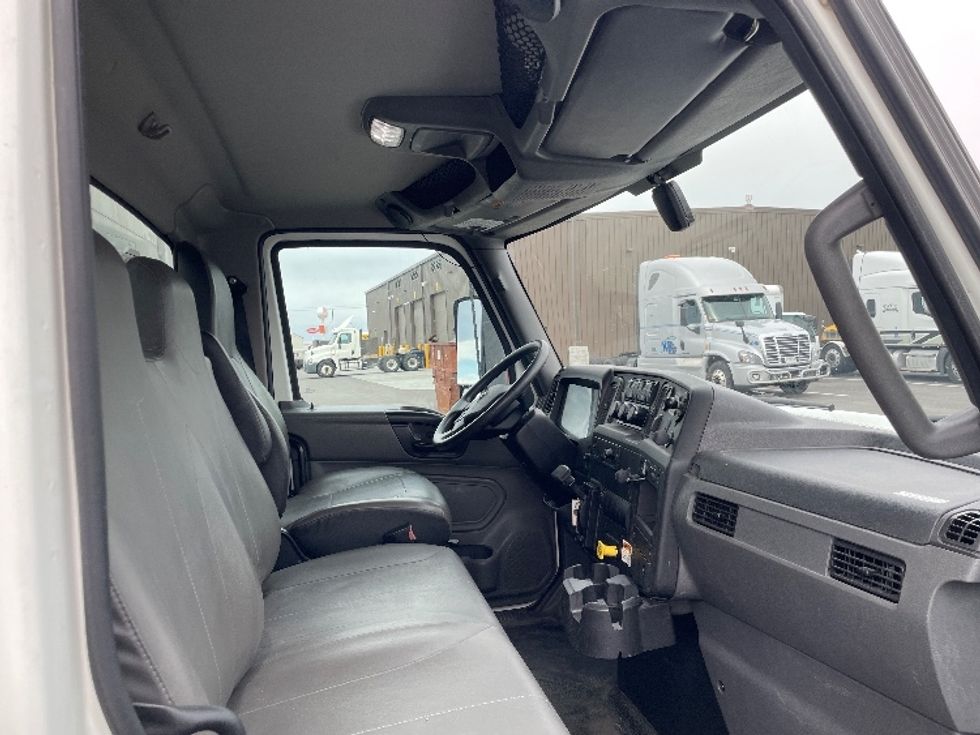 Medium Duty Box Truck-Light and Medium Duty Trucks-International-2022-MV607-Pasco-WA-111,962\n\t\tmiles-$ 73,250 - Image 22