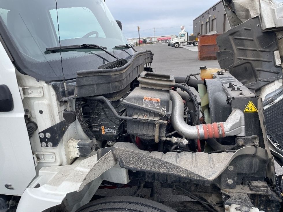 Medium Duty Box Truck-Light and Medium Duty Trucks-International-2022-MV607-Pasco-WA-111,962\n\t\tmiles-$ 73,250 - Image 23