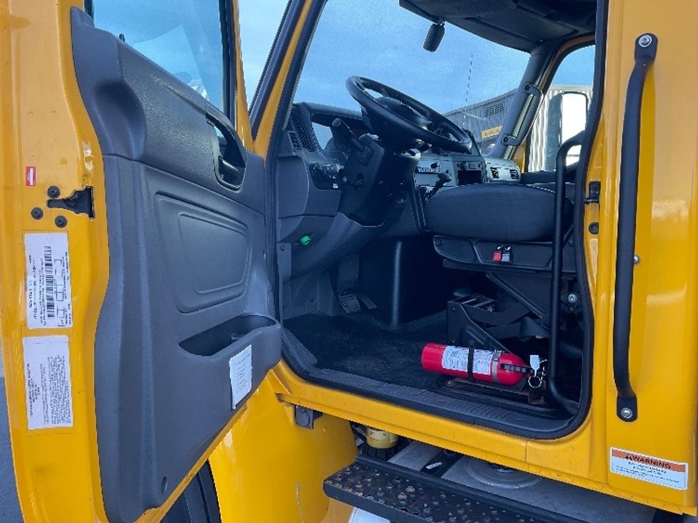 Medium Duty Box Truck-Light and Medium Duty Trucks-International-2022-MV607-Pasco-WA-233,883\n\t\tmiles-$ 40,750 - Image 16