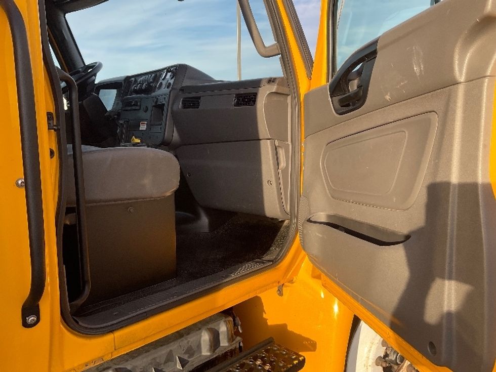 Medium Duty Box Truck-Light and Medium Duty Trucks-International-2022-MV607-Pasco-WA-233,883\n\t\tmiles-$ 40,750 - Image 20