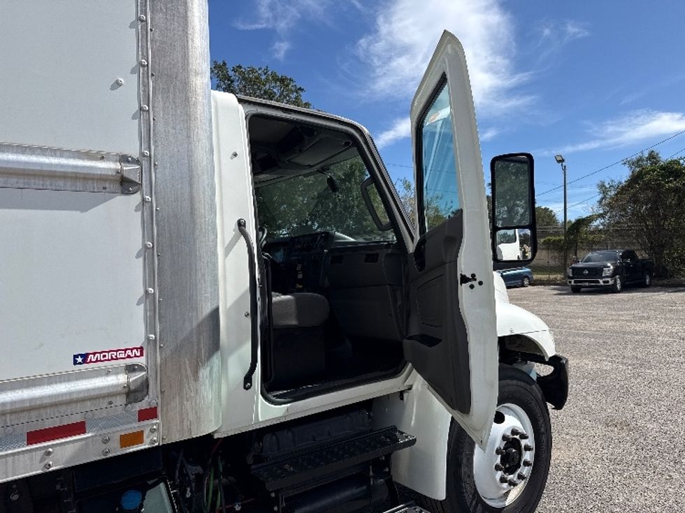 Medium Duty Box Truck-Light and Medium Duty Trucks-International-2022-MV607-Pensacola-FL-211,990\n\t\tmiles-$ 48,000 - Image 18