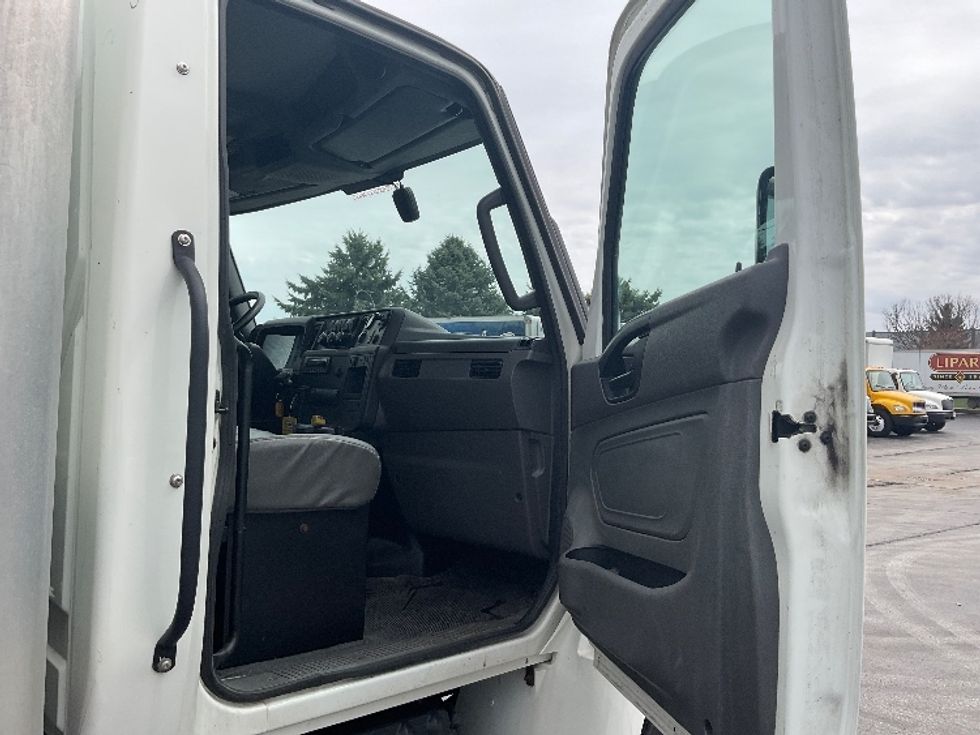 Medium Duty Box Truck-Light and Medium Duty Trucks-International-2022-MV607-Perrysburg-OH-150,643\n\t\tmiles-$ 64,250 - Image 20