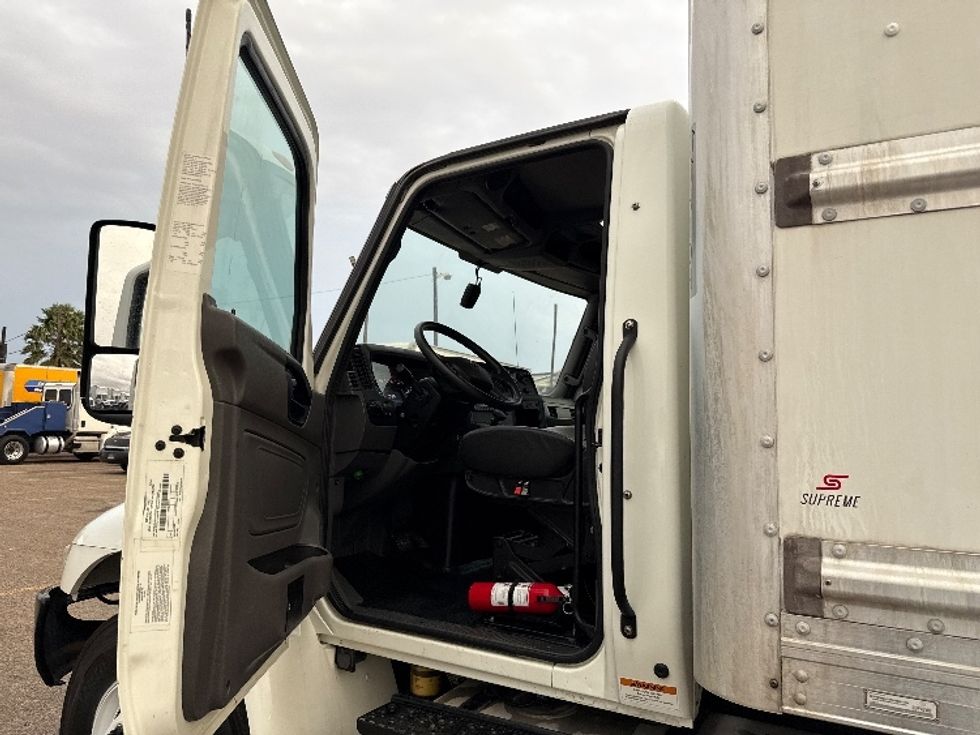 Medium Duty Box Truck-Light and Medium Duty Trucks-International-2022-MV607-Pharr-TX-134,595\n\t\tmiles-$ 69,000 - Image 16