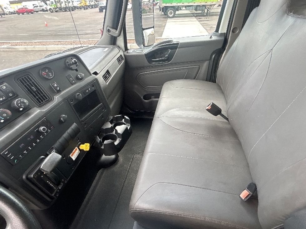 Medium Duty Box Truck-Light and Medium Duty Trucks-International-2022-MV607-Phoenix-AZ-133,622\n\t\tmiles-$ 67,750 - Image 19