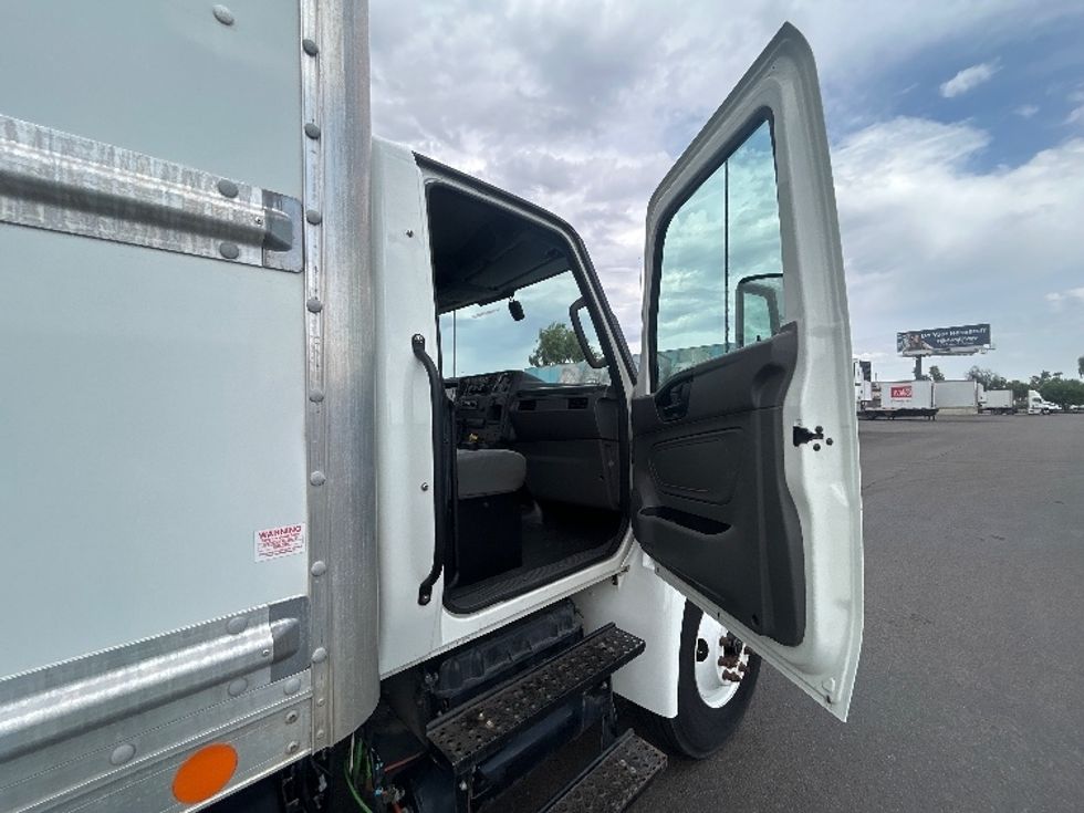 Medium Duty Box Truck-Light and Medium Duty Trucks-International-2022-MV607-Phoenix-AZ-133,622\n\t\tmiles-$ 67,750 - Image 20