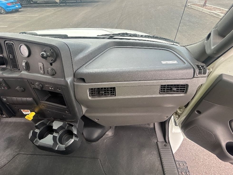 Medium Duty Box Truck-Light and Medium Duty Trucks-International-2022-MV607-Phoenix-AZ-133,622\n\t\tmiles-$ 67,750 - Image 21