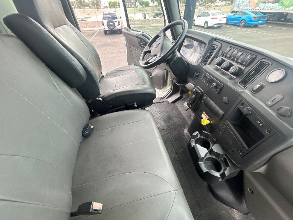 Medium Duty Box Truck-Light and Medium Duty Trucks-International-2022-MV607-Phoenix-AZ-133,622\n\t\tmiles-$ 67,750 - Image 22