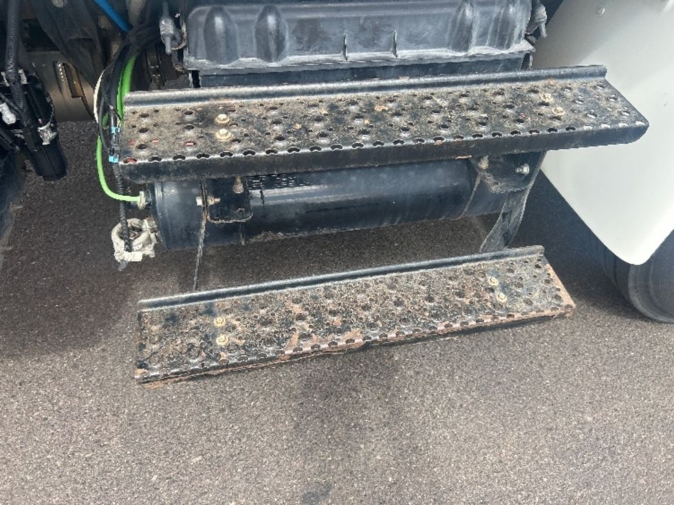 Medium Duty Box Truck-Light and Medium Duty Trucks-International-2022-MV607-Phoenix-AZ-133,622\n\t\tmiles-$ 67,750 - Image 27
