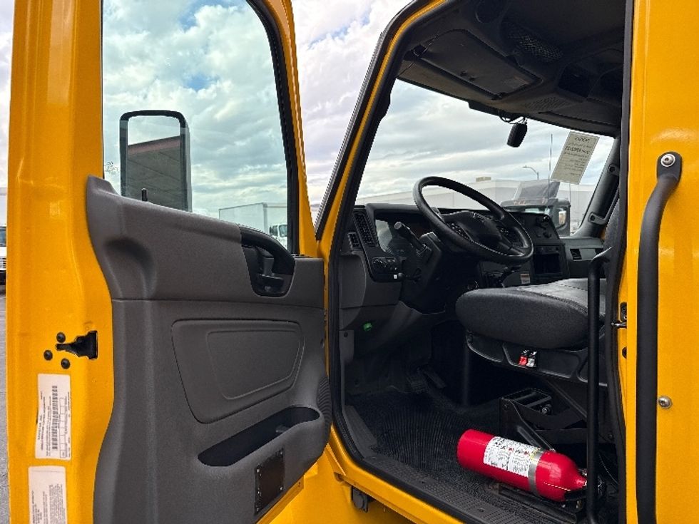 Medium Duty Box Truck-Light and Medium Duty Trucks-International-2022-MV607-Phoenix-AZ-207,245\n\t\tmiles-$ 43,750 - Image 15