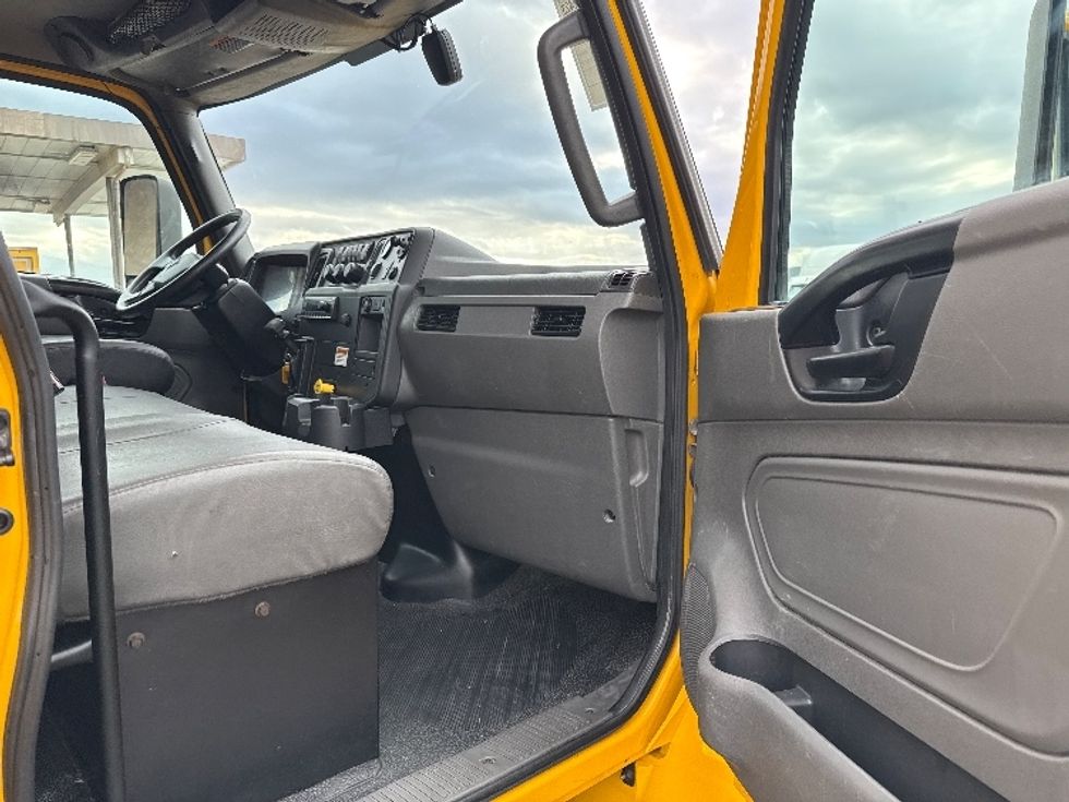 Medium Duty Box Truck-Light and Medium Duty Trucks-International-2022-MV607-Phoenix-AZ-207,245\n\t\tmiles-$ 43,750 - Image 17