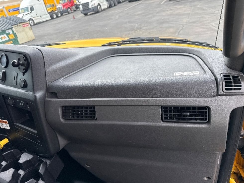 Medium Duty Box Truck-Light and Medium Duty Trucks-International-2022-MV607-Phoenix-AZ-207,245\n\t\tmiles-$ 43,750 - Image 18