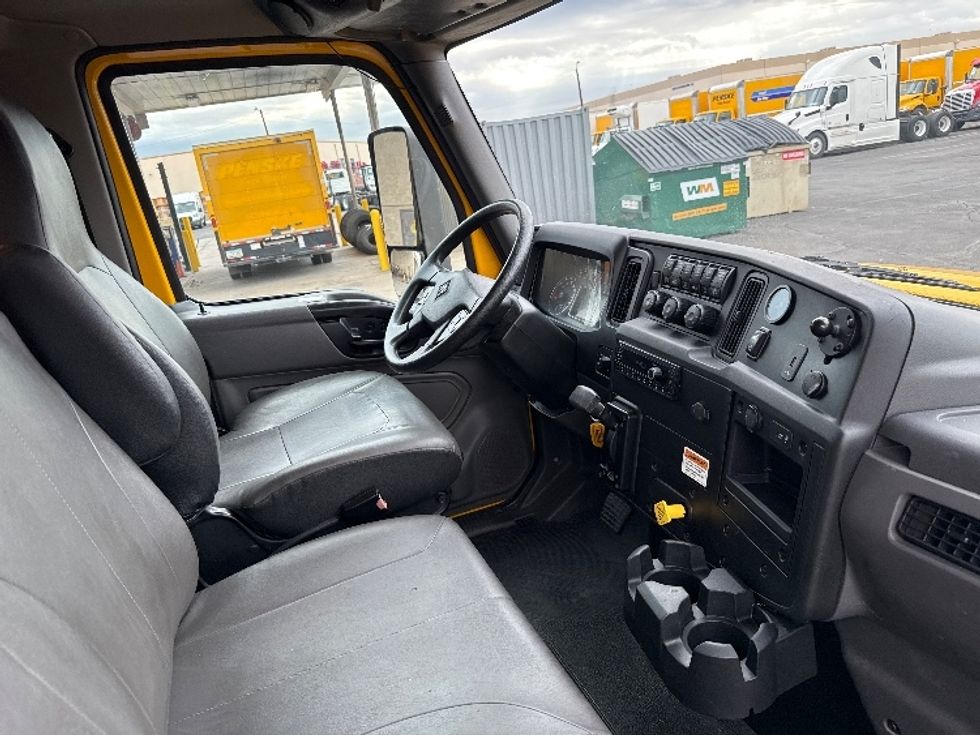 Medium Duty Box Truck-Light and Medium Duty Trucks-International-2022-MV607-Phoenix-AZ-207,245\n\t\tmiles-$ 43,750 - Image 19