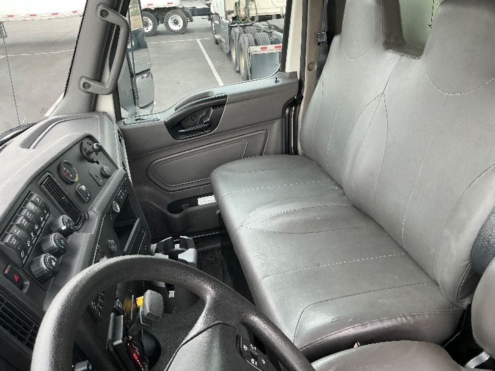 Medium Duty Box Truck-Light and Medium Duty Trucks-International-2022-MV607-Phoenix-AZ-222,082\n\t\tmiles-$ 49,750 - Image 18