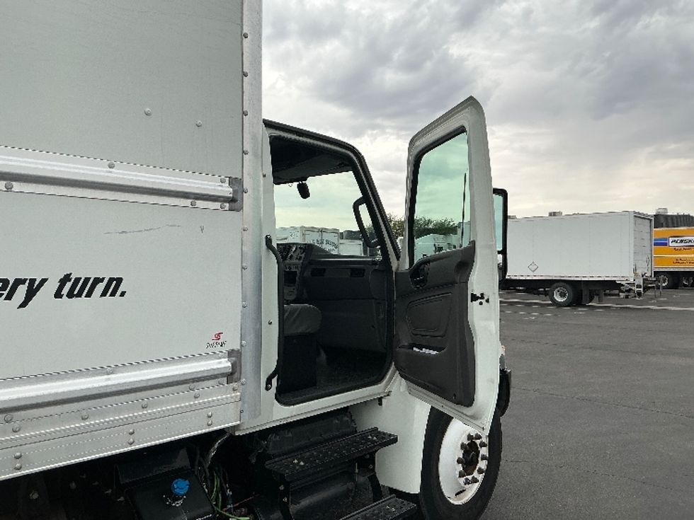 Medium Duty Box Truck-Light and Medium Duty Trucks-International-2022-MV607-Phoenix-AZ-222,082\n\t\tmiles-$ 49,750 - Image 19