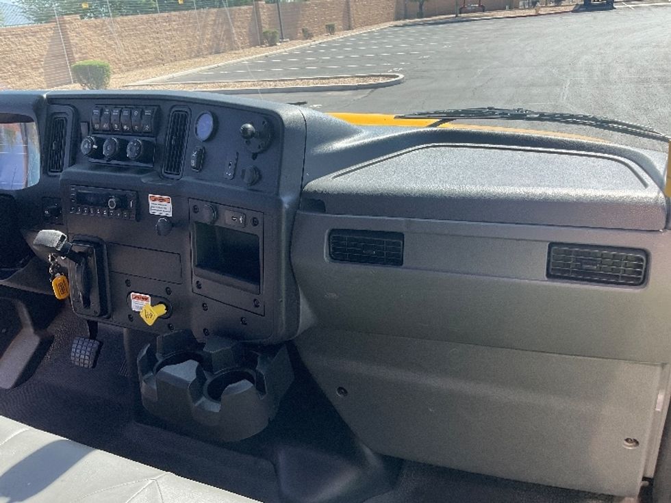 Medium Duty Box Truck-Light and Medium Duty Trucks-International-2022-MV607-Phoenix-AZ-235,632\n\t\tmiles-$ 41,250 - Image 21