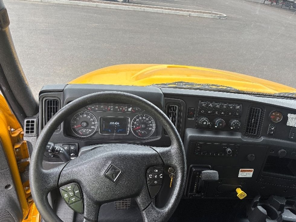 Medium Duty Box Truck-Light and Medium Duty Trucks-International-2022-MV607-Phoenix-AZ-255,437\n\t\tmiles-$ 35,250 - Image 16