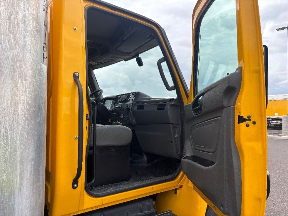 Medium Duty Box Truck-Light and Medium Duty Trucks-International-2022-MV607-Phoenix-AZ-255,437\n\t\tmiles-$ 35,250 - Image 18