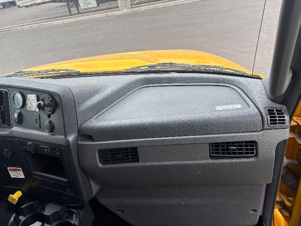 Medium Duty Box Truck-Light and Medium Duty Trucks-International-2022-MV607-Phoenix-AZ-255,437\n\t\tmiles-$ 35,250 - Image 19