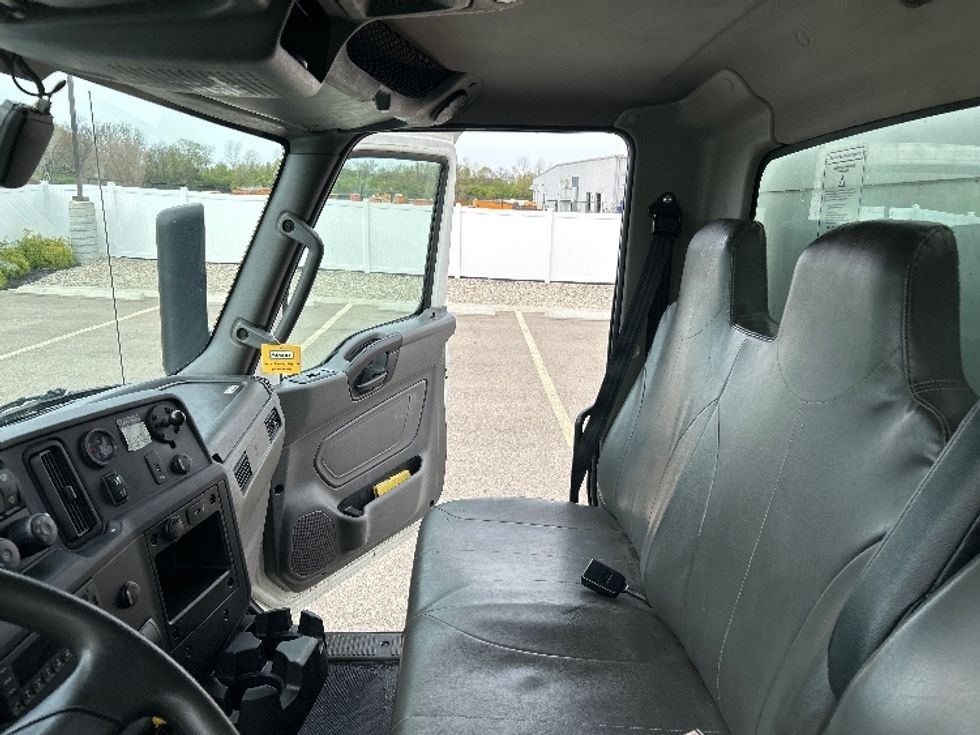 Medium Duty Box Truck-Light and Medium Duty Trucks-International-2022-MV607-Piqua-OH-140,217\n\t\tmiles-$ 60,000 - Image 19