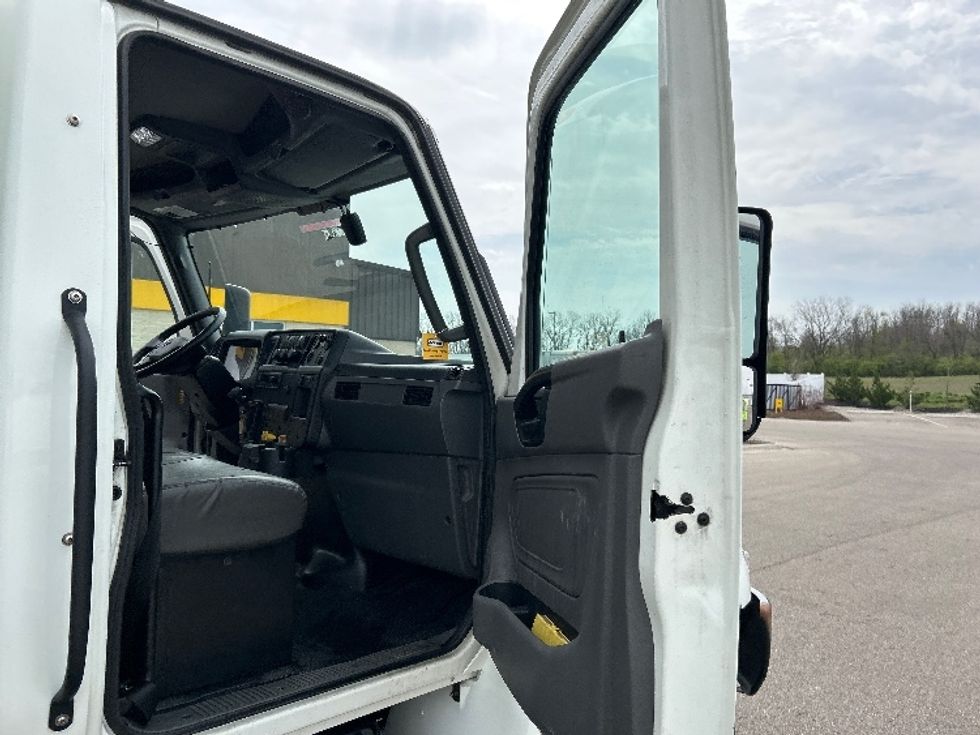Medium Duty Box Truck-Light and Medium Duty Trucks-International-2022-MV607-Piqua-OH-140,217\n\t\tmiles-$ 60,000 - Image 20