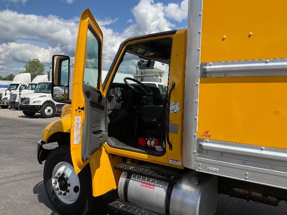 Medium Duty Box Truck-Light and Medium Duty Trucks-International-2022-MV607-Piqua-OH-187,114\n\t\tmiles-$ 53,500 - Image 16