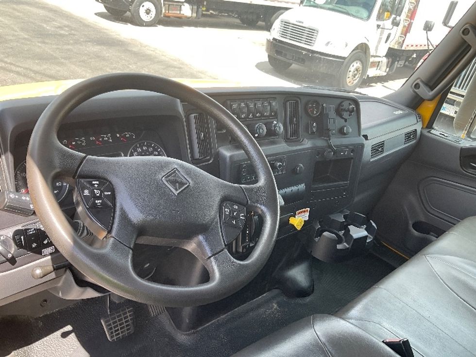 Medium Duty Box Truck-Light and Medium Duty Trucks-International-2022-MV607-Piqua-OH-187,114\n\t\tmiles-$ 53,500 - Image 17