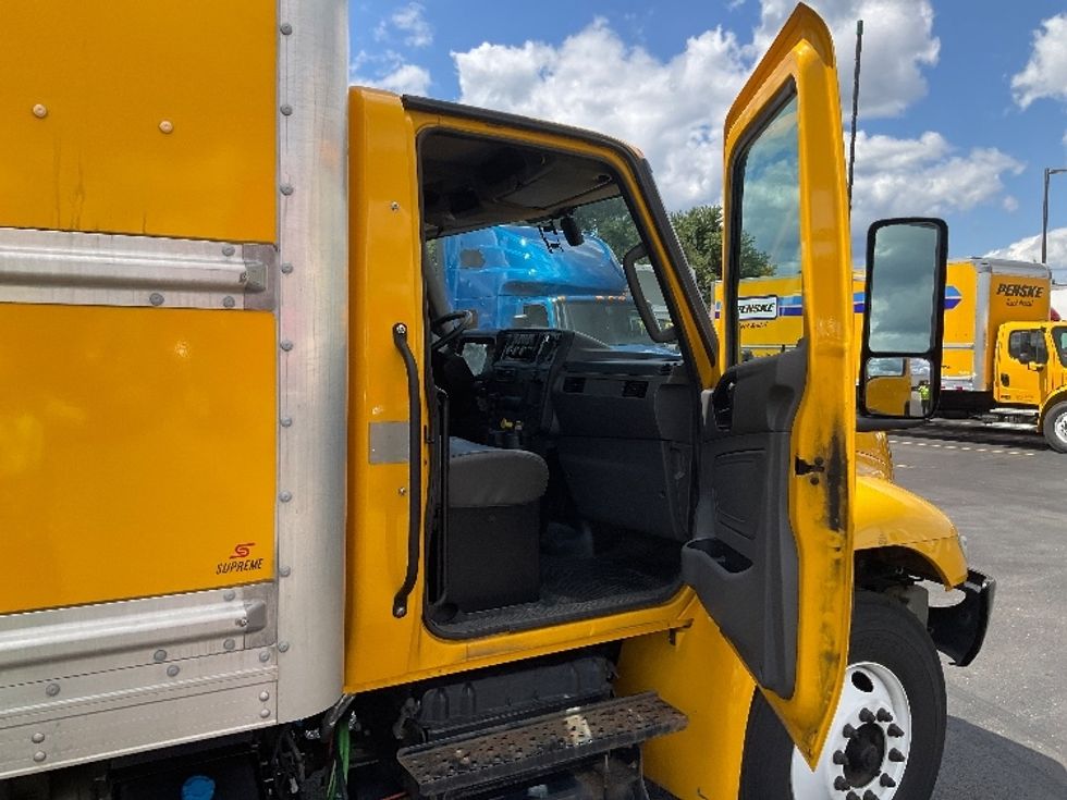 Medium Duty Box Truck-Light and Medium Duty Trucks-International-2022-MV607-Piqua-OH-187,114\n\t\tmiles-$ 53,500 - Image 20