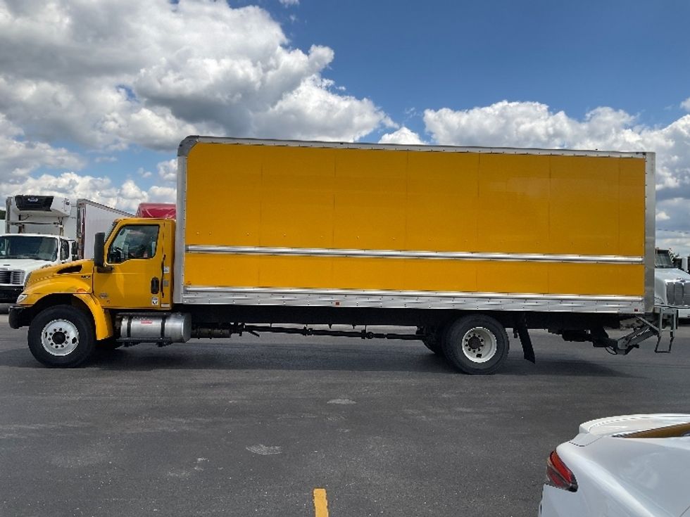 Medium Duty Box Truck-Light and Medium Duty Trucks-International-2022-MV607-Piqua-OH-187,114\n\t\tmiles-$ 53,500 - Image 4