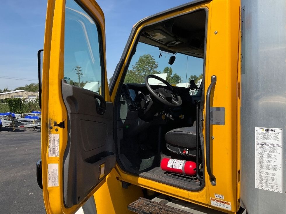 Medium Duty Box Truck-Light and Medium Duty Trucks-International-2022-MV607-Piqua-OH-196,699\n\t\tmiles-$ 52,500 - Image 16