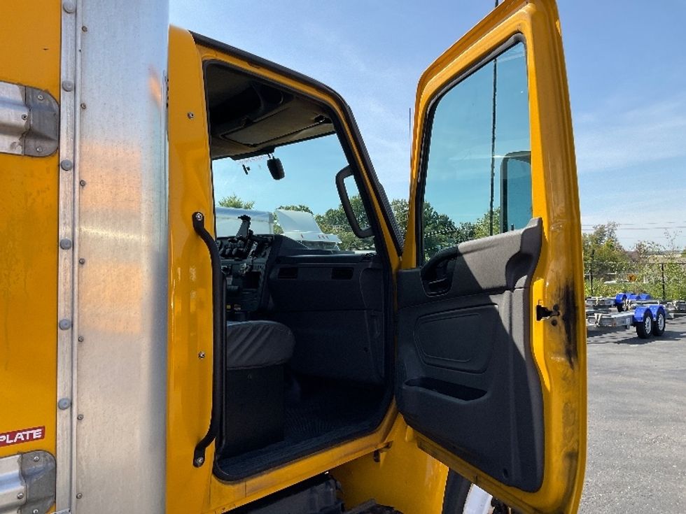 Medium Duty Box Truck-Light and Medium Duty Trucks-International-2022-MV607-Piqua-OH-196,699\n\t\tmiles-$ 52,500 - Image 20