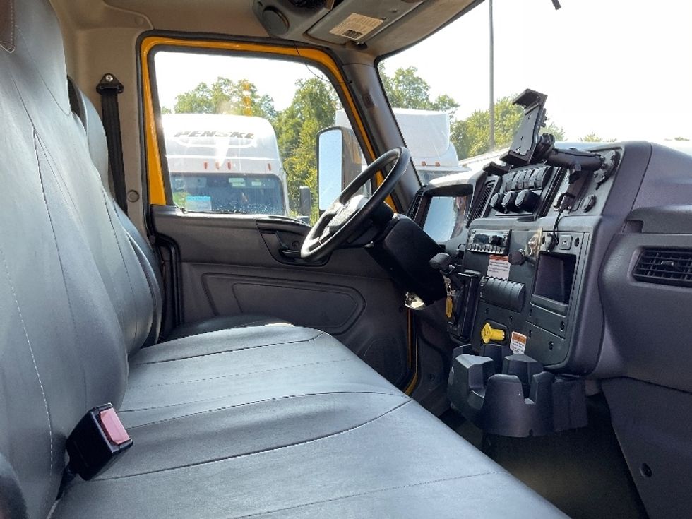 Medium Duty Box Truck-Light and Medium Duty Trucks-International-2022-MV607-Piqua-OH-196,699\n\t\tmiles-$ 52,500 - Image 22