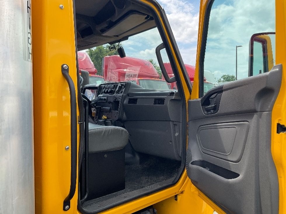 Medium Duty Box Truck-Light and Medium Duty Trucks-International-2022-MV607-Piqua-OH-198,984\n\t\tmiles-$ 49,750 - Image 18