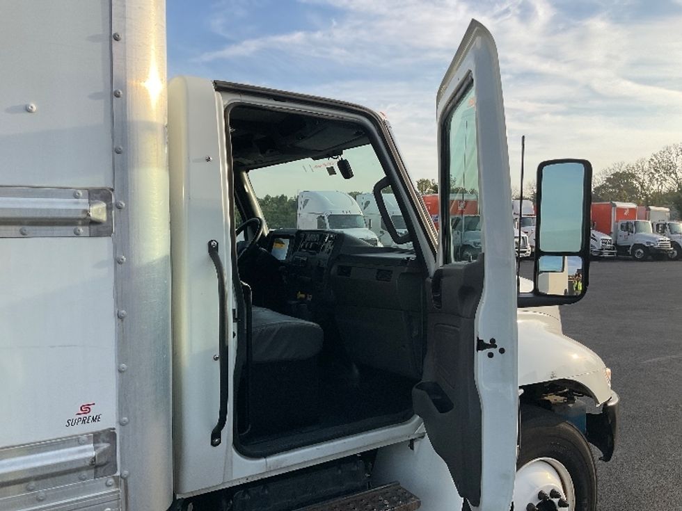 Medium Duty Box Truck-Light and Medium Duty Trucks-International-2022-MV607-Piqua-OH-237,097\n\t\tmiles-$ 46,750 - Image 20