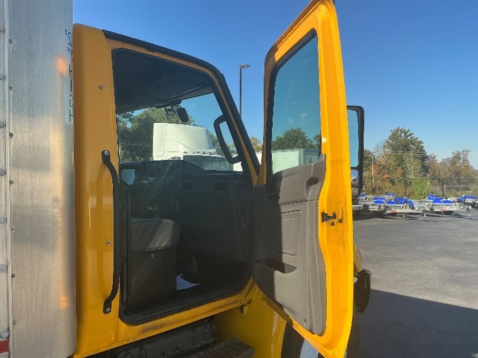 Medium Duty Box Truck-Light and Medium Duty Trucks-International-2022-MV607-Piqua-OH-237,192\n\t\tmiles-$ 45,750 - Image 20