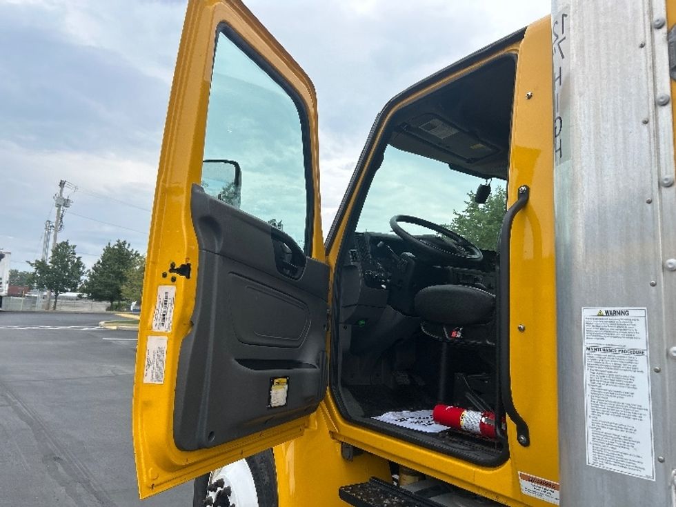 Medium Duty Box Truck-Light and Medium Duty Trucks-International-2022-MV607-Pittsburgh-PA-242,591\n\t\tmiles-$ 38,500 - Image 16