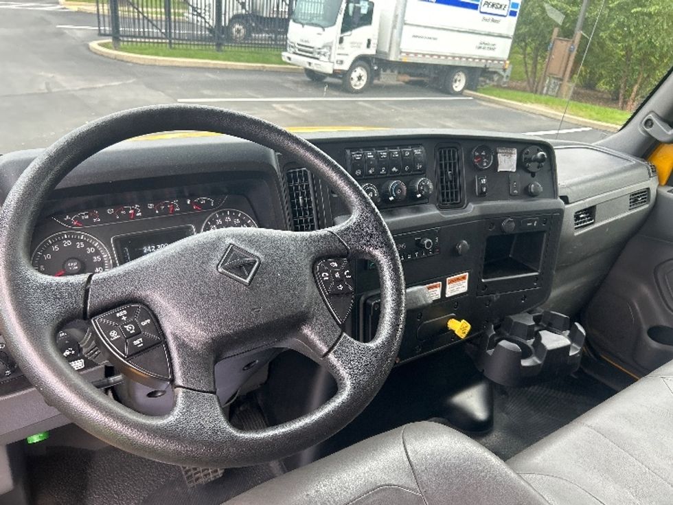 Medium Duty Box Truck-Light and Medium Duty Trucks-International-2022-MV607-Pittsburgh-PA-242,591\n\t\tmiles-$ 38,500 - Image 18