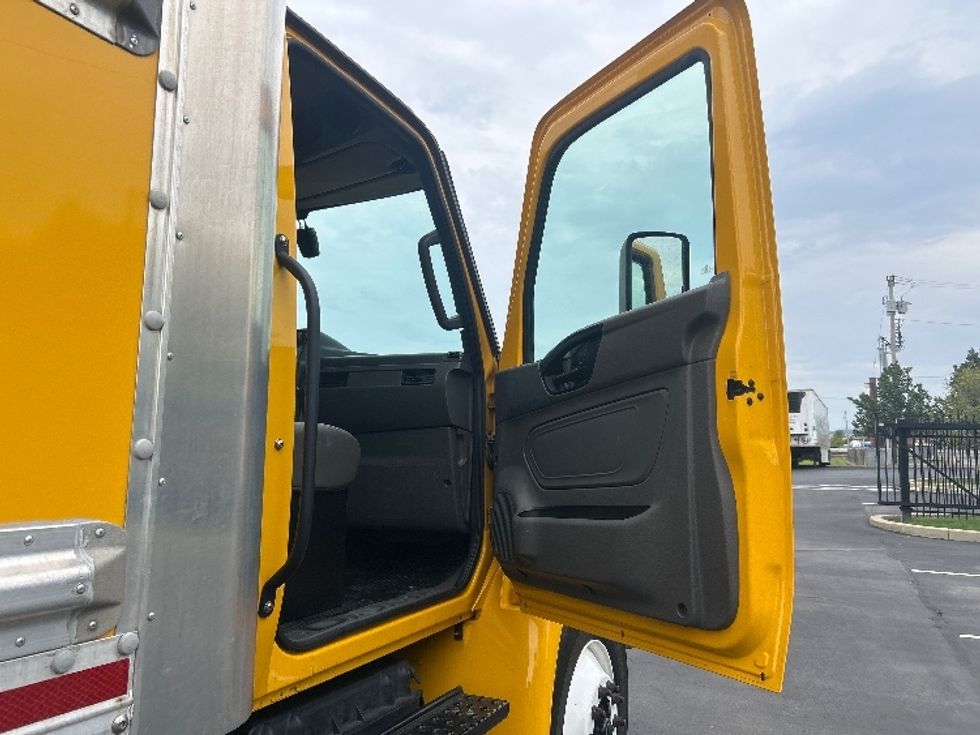 Medium Duty Box Truck-Light and Medium Duty Trucks-International-2022-MV607-Pittsburgh-PA-242,591\n\t\tmiles-$ 38,500 - Image 20