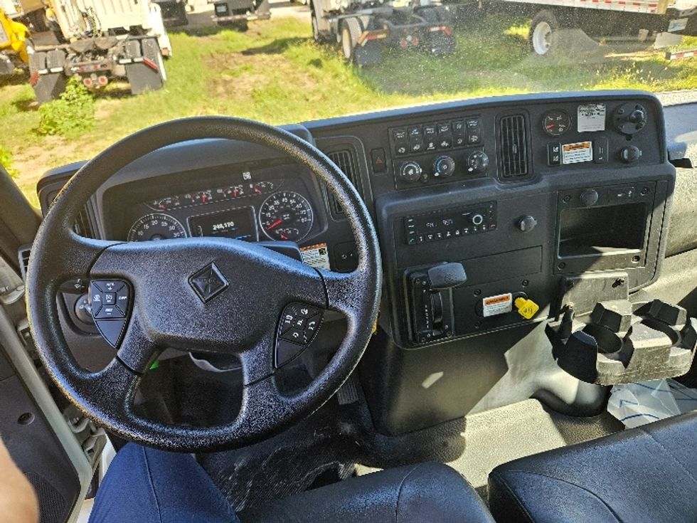 Medium Duty Box Truck-Light and Medium Duty Trucks-International-2022-MV607-Poplar Bluff-MO-248,171\n\t\tmiles-$ 41,500 - Image 17