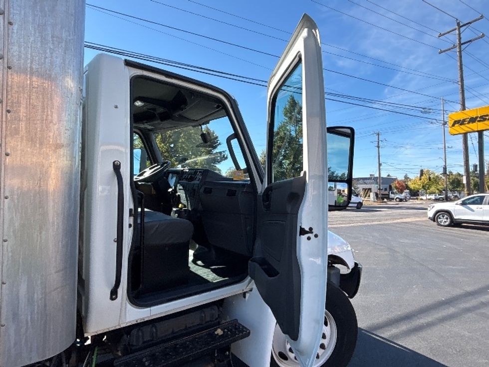 Medium Duty Box Truck-Light and Medium Duty Trucks-International-2022-MV607-Portland-OR-210,634\n\t\tmiles-$ 48,250 - Image 20