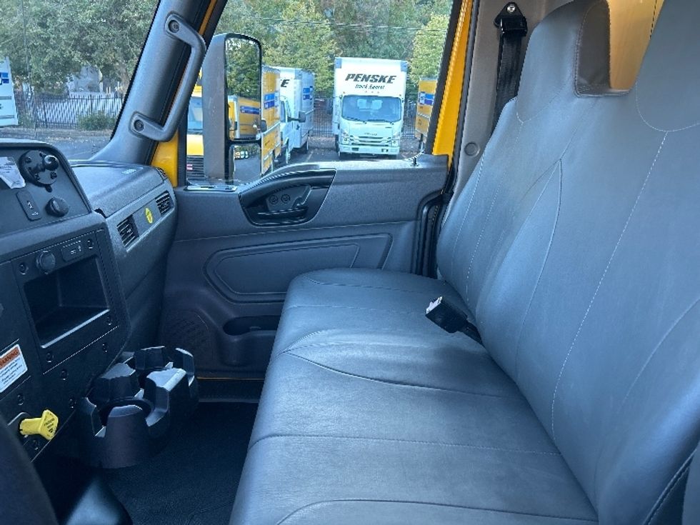 Medium Duty Box Truck-Light and Medium Duty Trucks-International-2022-MV607-Portland-OR-230,822\n\t\tmiles-$ 41,250 - Image 19