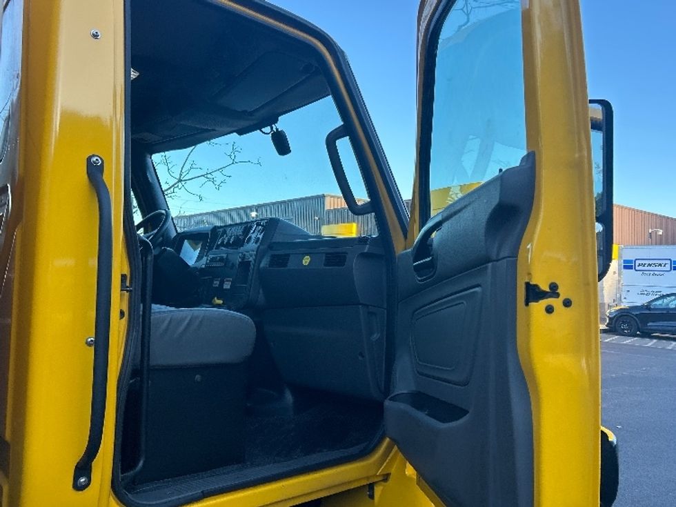 Medium Duty Box Truck-Light and Medium Duty Trucks-International-2022-MV607-Portland-OR-230,822\n\t\tmiles-$ 41,250 - Image 20